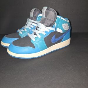 2024 Air Jordan 1 Mid GS 'Inspired By The Greatest'Size 7Y Which Also Fits 8.5W